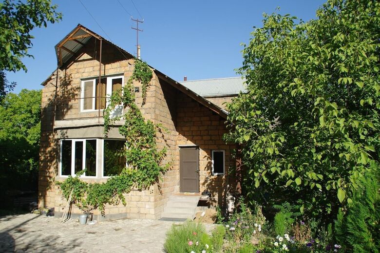 Hotel Areni House B&B