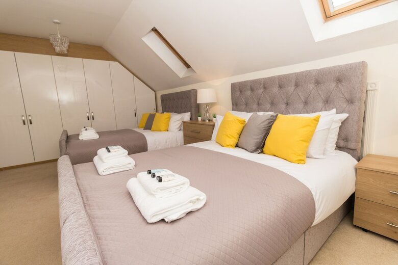 Luxury 5 Bed House In Windsor
