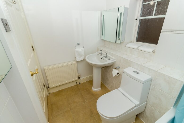 Luxury 5 Bed House In Windsor