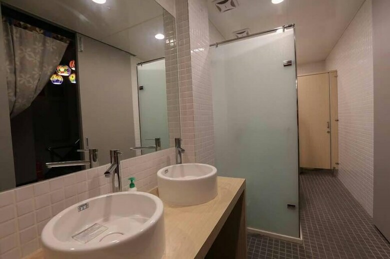 Hostal Flora Bnb