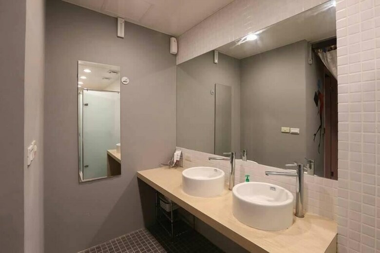 Hostal Flora Bnb