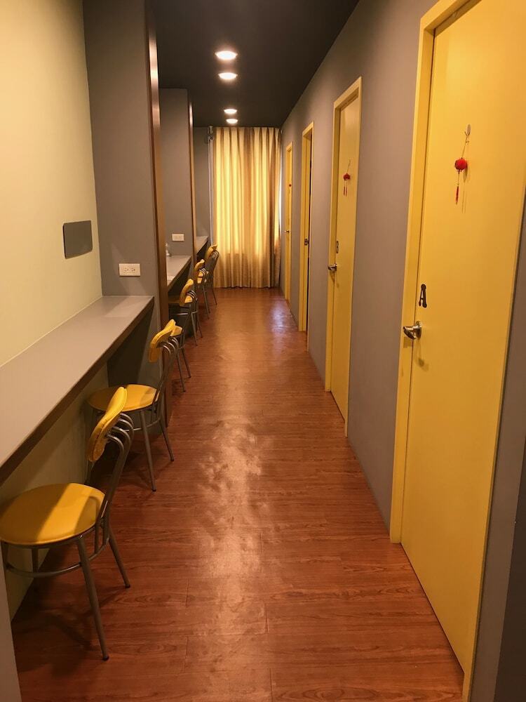 Hostal Flora Bnb