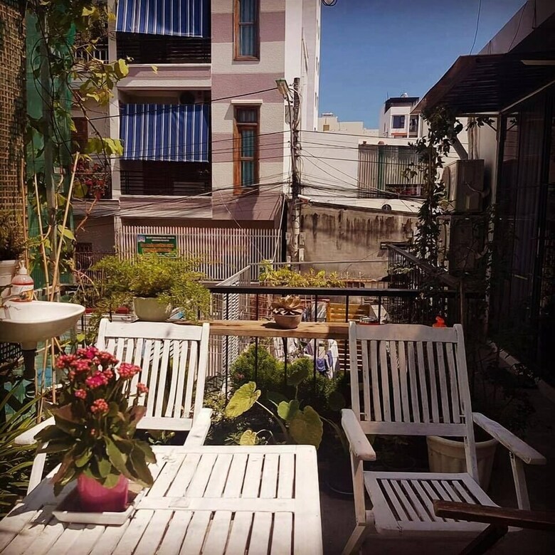 Hotel La La House Homestay