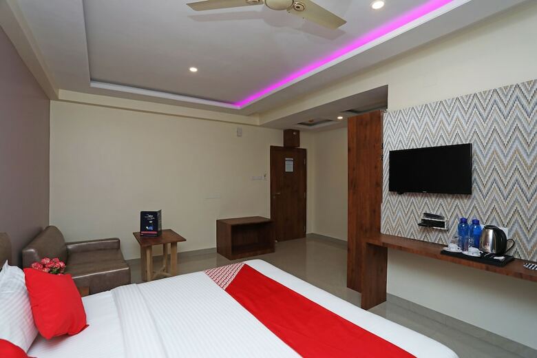 Hotel Oyo 28757 Pikus Inn
