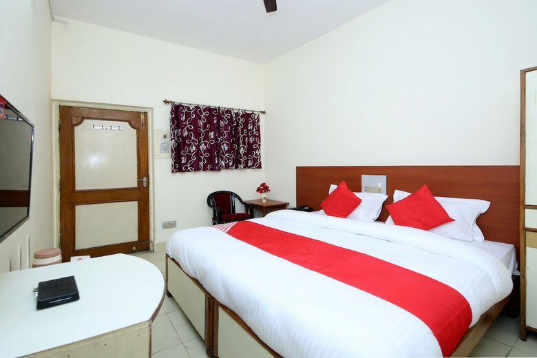 Hotel Oyo 26453 Raja