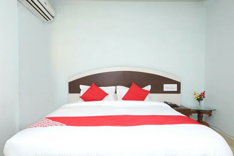 Hotel Oyo 26453 Raja