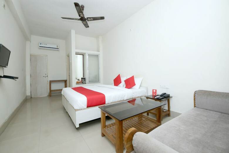 Hotel Oyo 25064 Chandrika