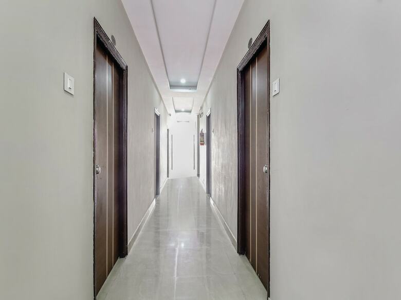 Hotel Oyo 28679 Sri Lakshmi Deluxe