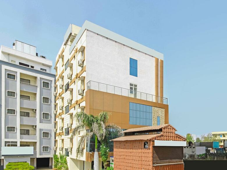 Hotel Oyo 28679 Sri Lakshmi Deluxe