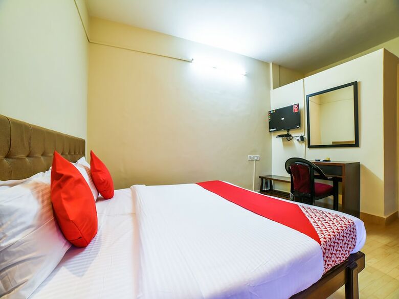 Oyo 28139 Hotel Empire