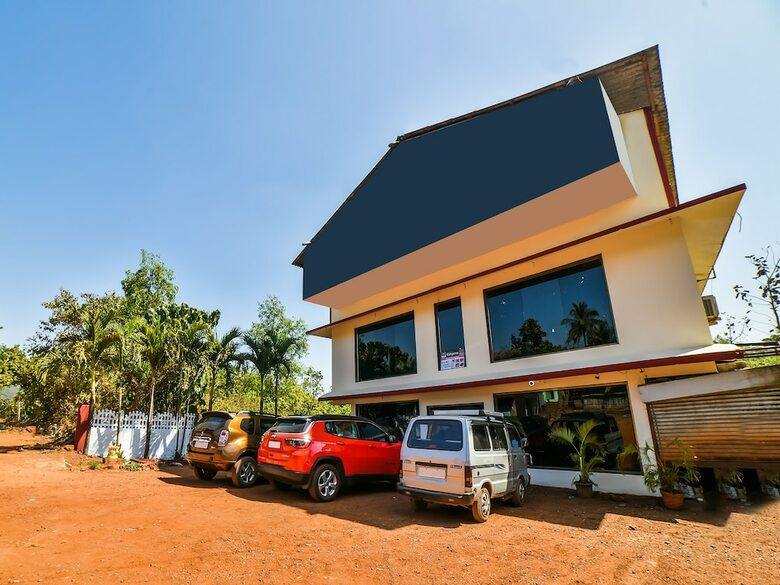 Oyo 28139 Hotel Empire