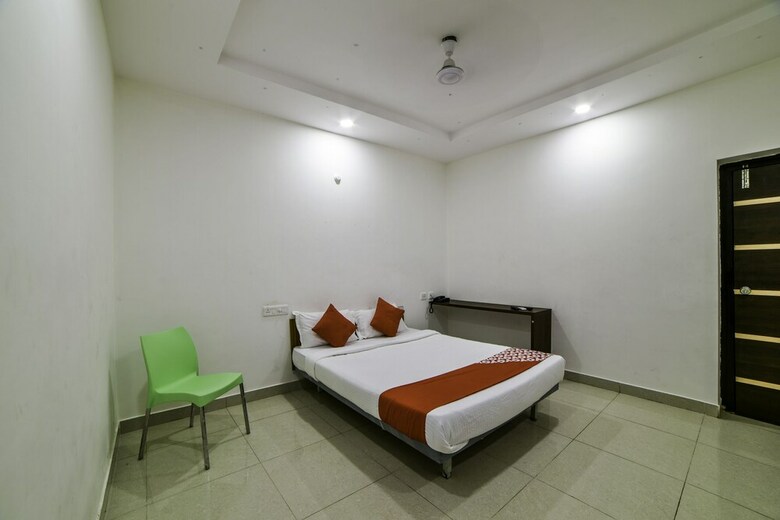 Hotel Oyo 28765 Green Stone