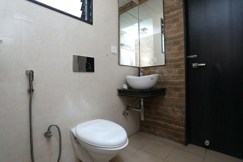 Capital O 28762 Skylark Business Hotel