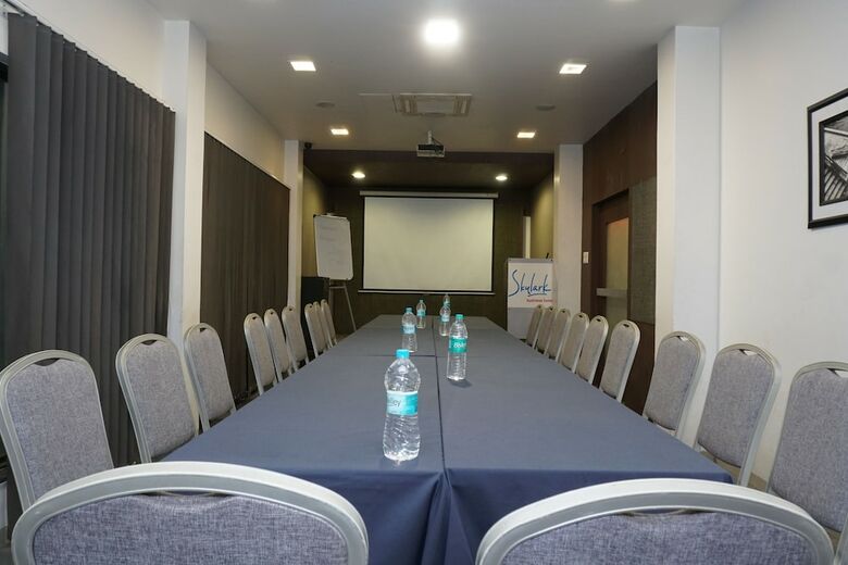 Capital O 28762 Skylark Business Hotel