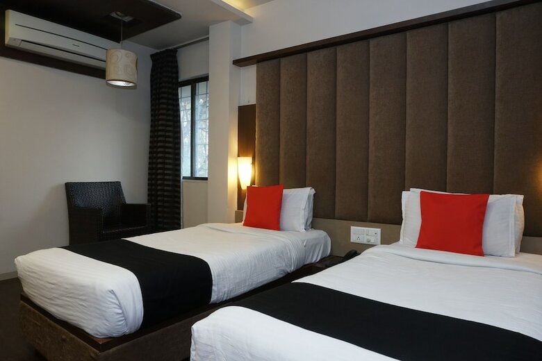 Capital O 28762 Skylark Business Hotel