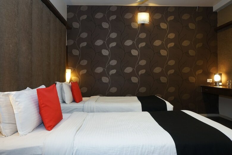 Capital O 28762 Skylark Business Hotel
