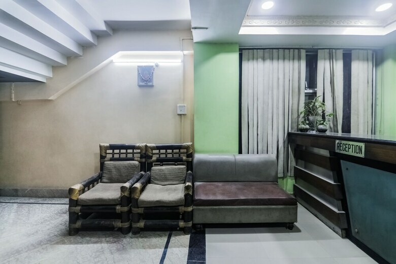 Oyo 26683 Earl Grey Hotel