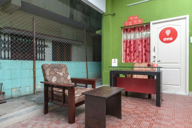 Hotel Oyo 26936 Adhithya Inn
