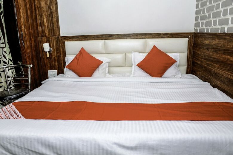 Oyo 23178 Hotel Raj Mandir