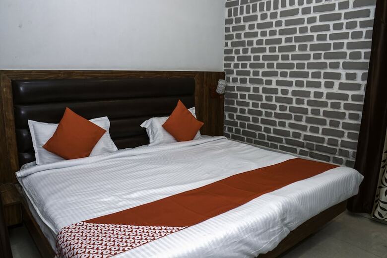Oyo 23178 Hotel Raj Mandir