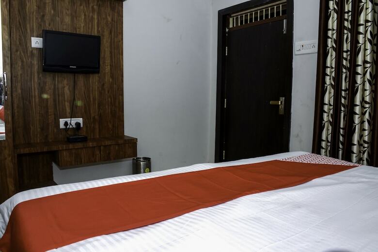Oyo 23178 Hotel Raj Mandir