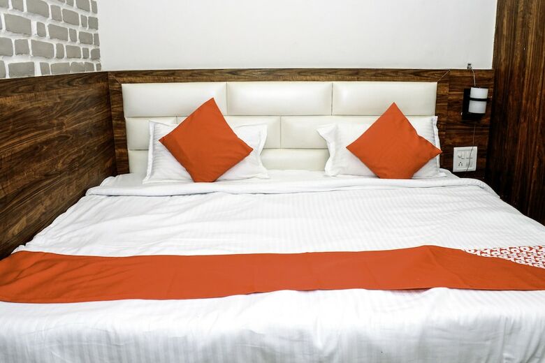 Oyo 23178 Hotel Raj Mandir