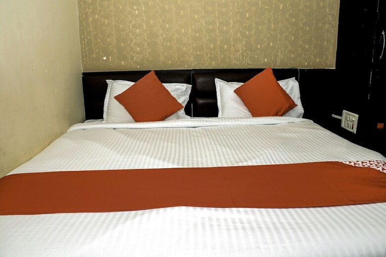 Oyo 23178 Hotel Raj Mandir