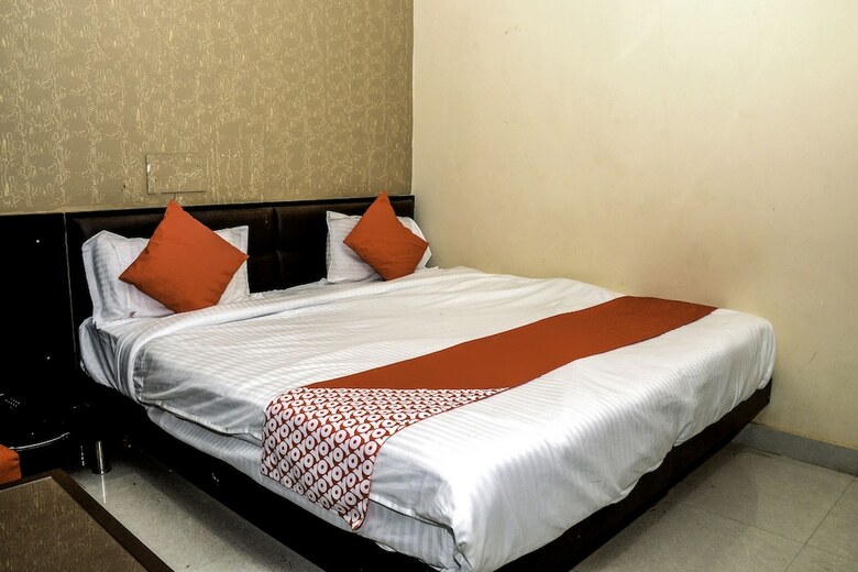 Oyo 23178 Hotel Raj Mandir