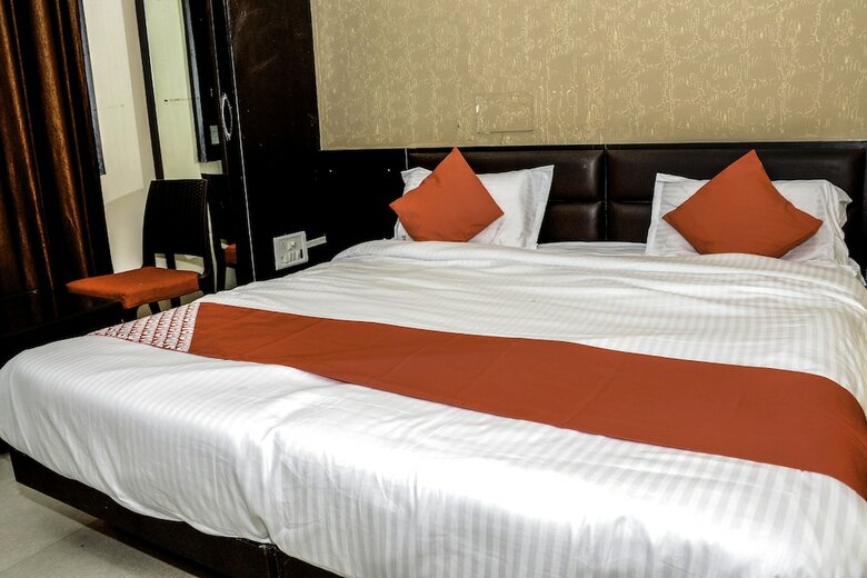 Oyo 23178 Hotel Raj Mandir