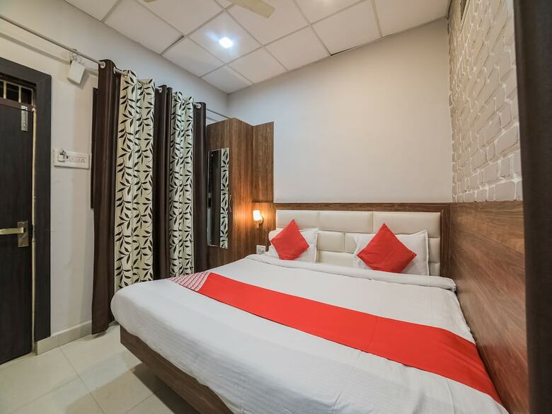 Oyo 23178 Hotel Raj Mandir
