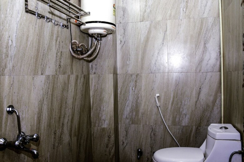 Oyo 23178 Hotel Raj Mandir