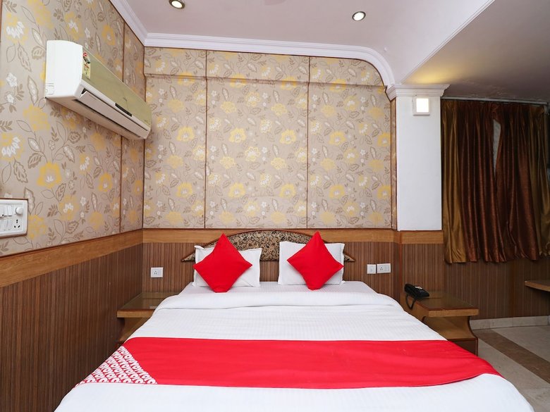 Oyo 29051 Hotel Solitaire & Restaurant
