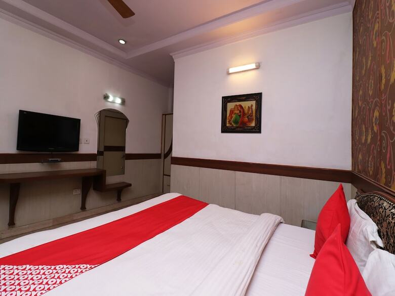 Oyo 29051 Hotel Solitaire & Restaurant