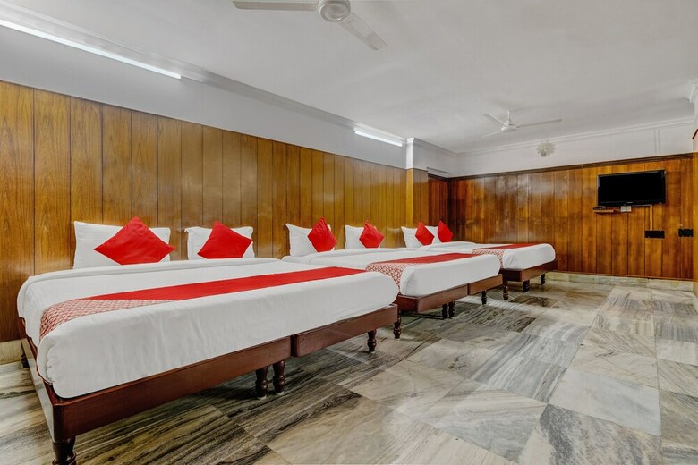 Hotel Oyo 19559 Pavithra Paradise