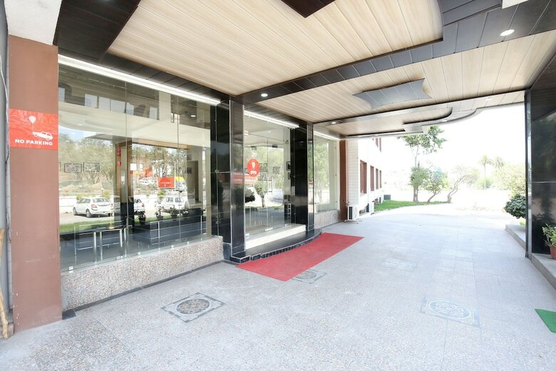 Oyo 12767 Hotel Grand Chinar