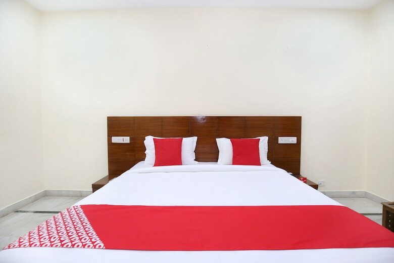 Oyo 12767 Hotel Grand Chinar