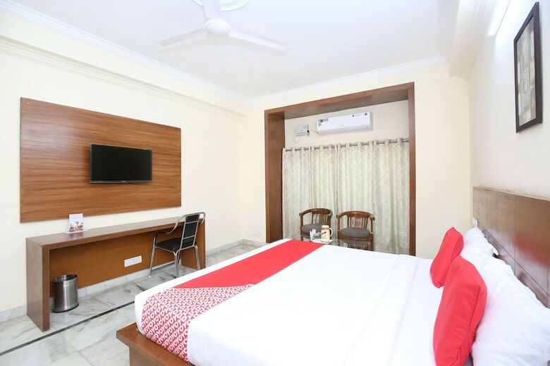 Oyo 12767 Hotel Grand Chinar