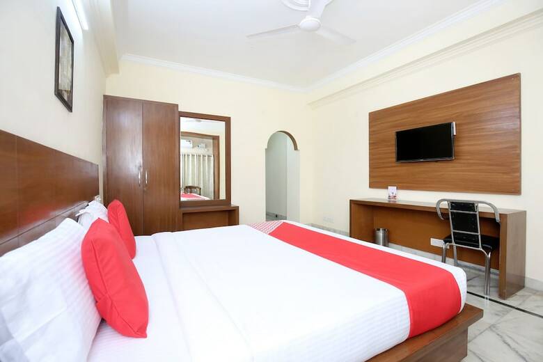 Oyo 12767 Hotel Grand Chinar