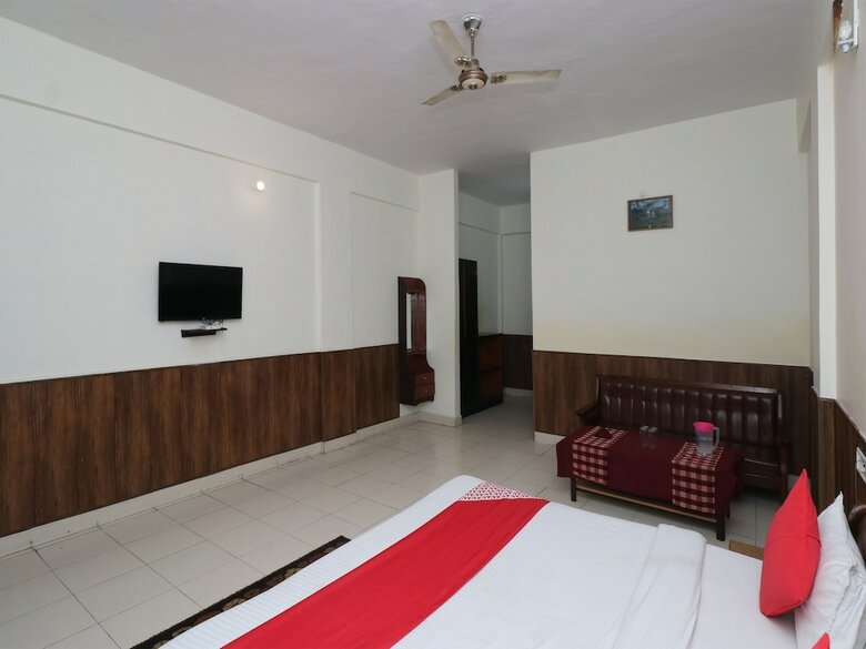 Oyo 24489 Hotel Greenwood