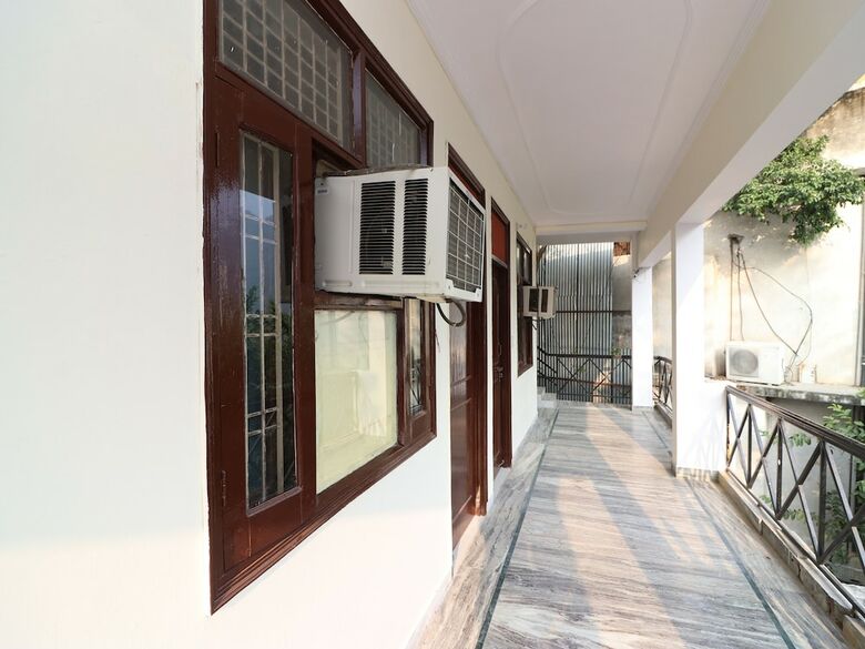 Oyo 24489 Hotel Greenwood