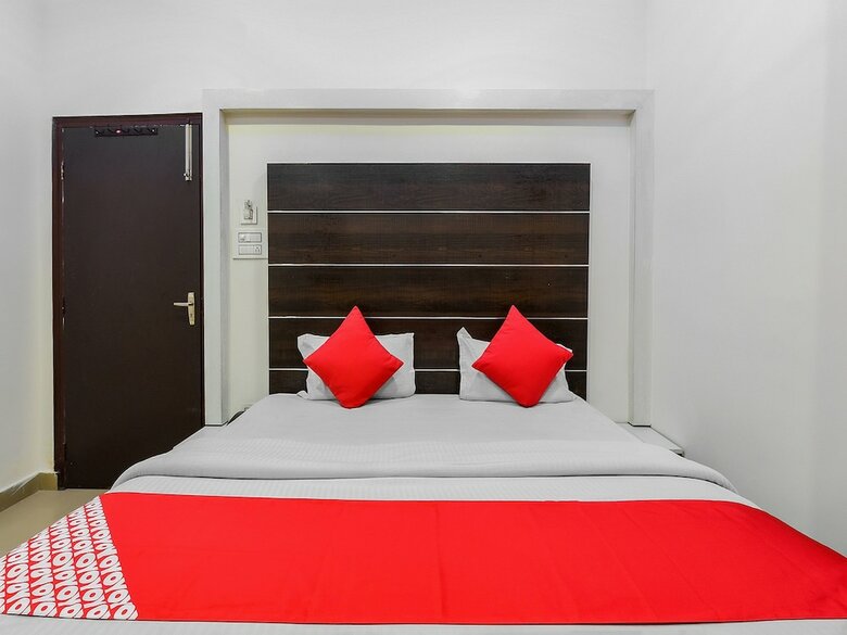 Oyo 23599 Hotel Superstar