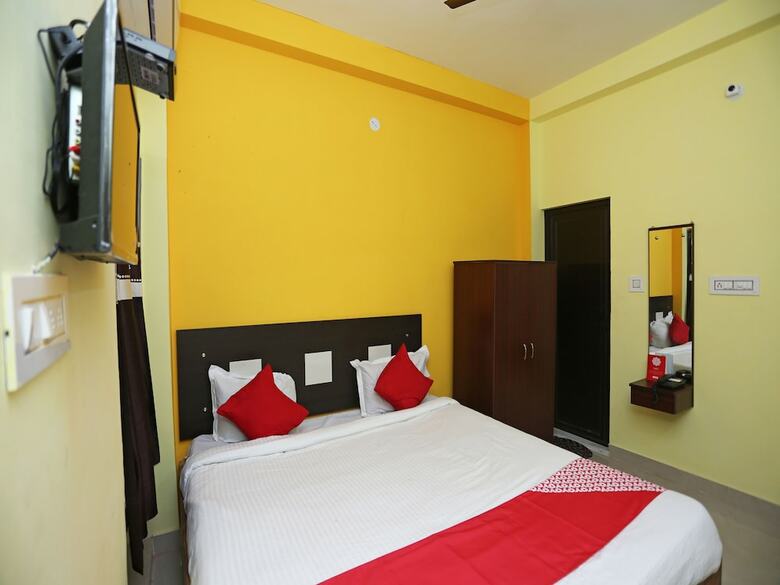 Oyo 26560 Hotel Blue Moon