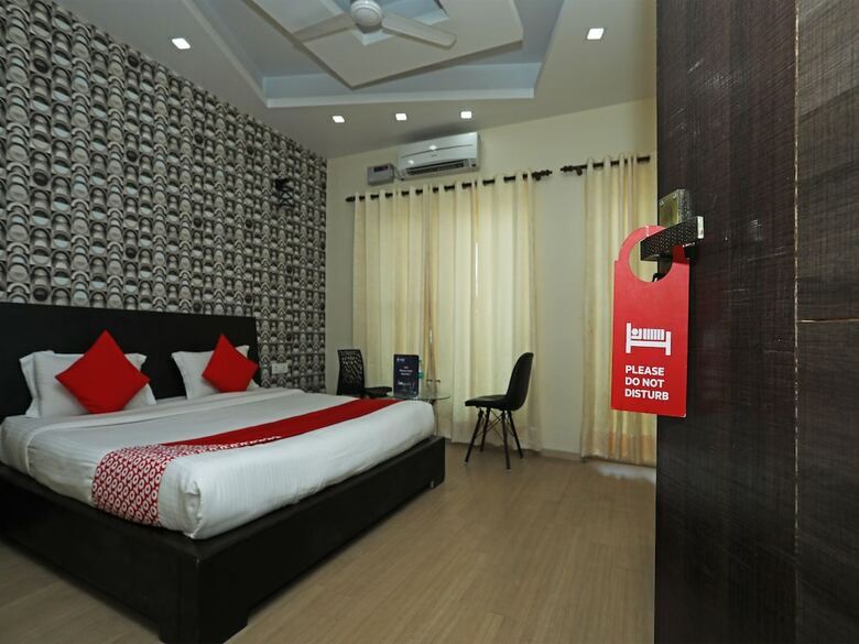 Hotel Oyo 26977 Royal Tulip