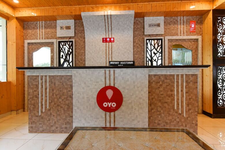 Oyo 14177 Hotel Hhh
