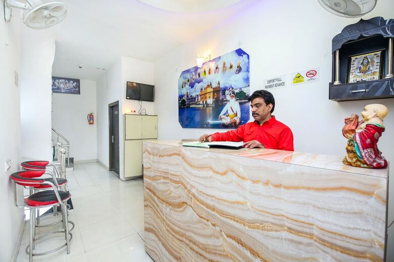 Oyo 24851 Hotel R Continental