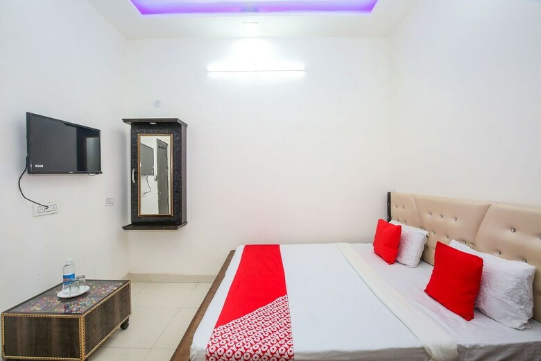 Oyo 24851 Hotel R Continental