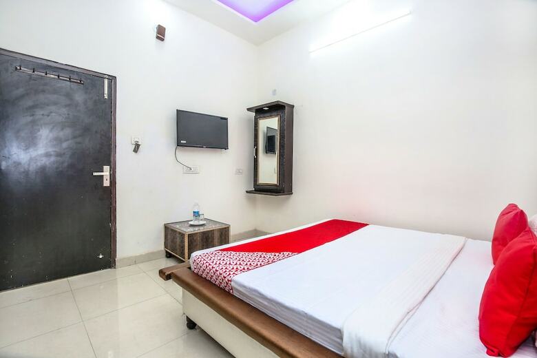 Oyo 24851 Hotel R Continental