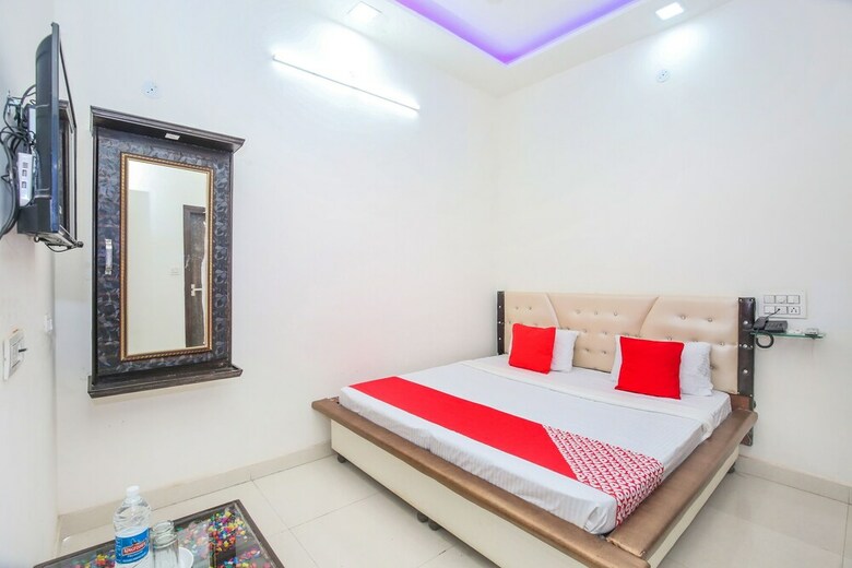 Oyo 24851 Hotel R Continental