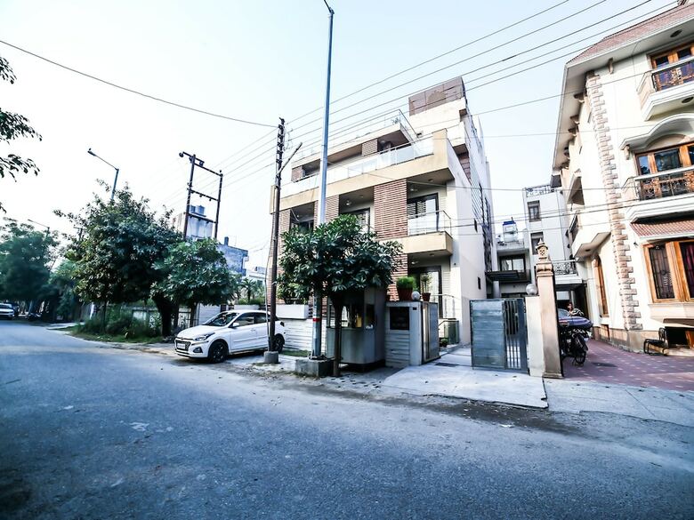 Hotel Capital O 928 Villa@43