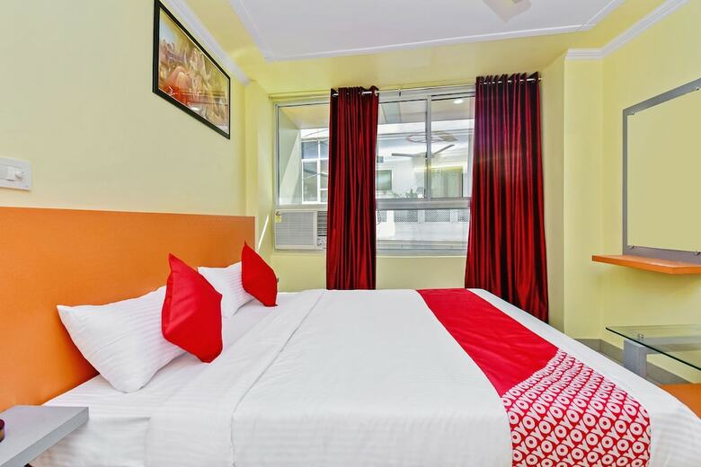 Oyo 28054 Hotel Suraj Villa